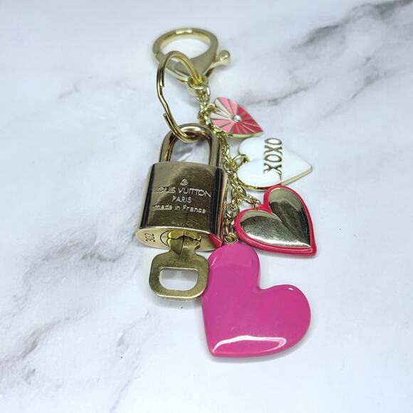 Louis Vuitton Lock & Key Set #302 w/ a Pink & Gold Heart Cluster Keychain - Picture 4 of 6